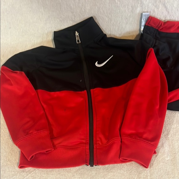 Nike Black and Red Athletic Set Kids 4T - Picture 2 of 11